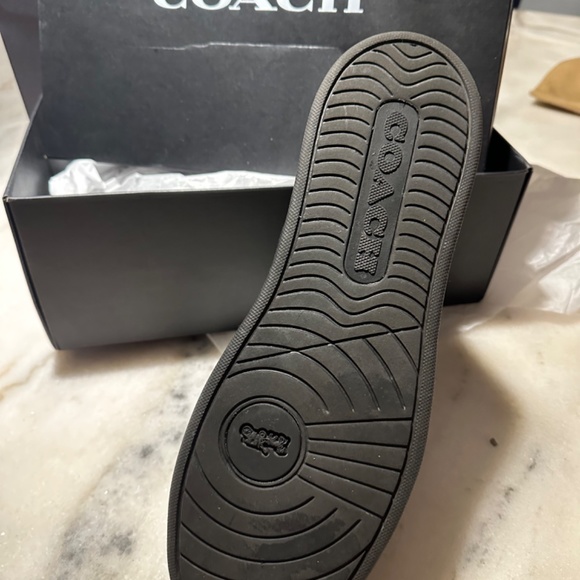 Coach - Picture 4 of 4